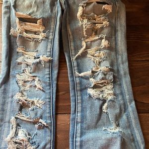 Light wash American Eagle ripped jeans